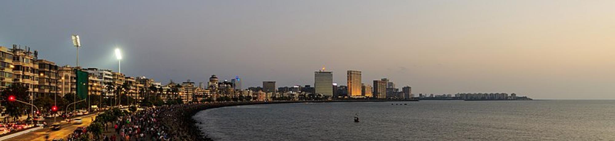 Mumbai. Marine Drive. Wikimedia Commons