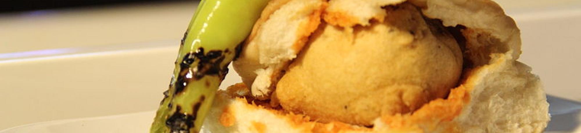 Vada Pav. Mumbai. Wikimedia Commons